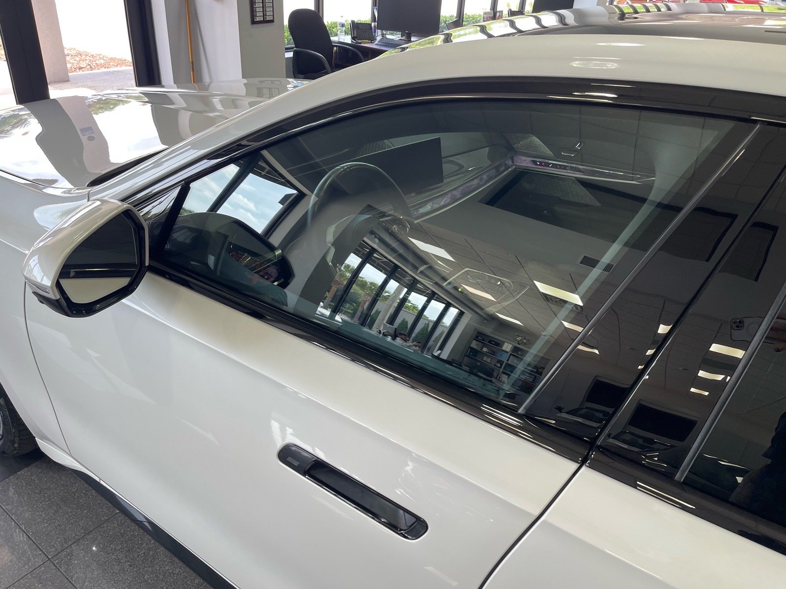 Used 2024 BMW i7 xDrive60 AWD/4WD image 14