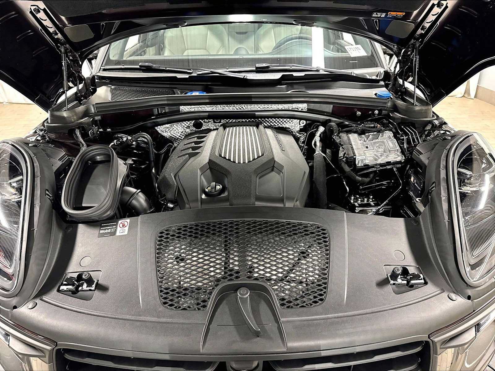 New 2026 Porsche Macan Turbo AWD/4WD image 35