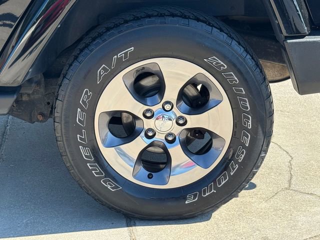 Used 2016 Jeep Wrangler Sahara w/ Connectivity Group AWD/4WD image 5