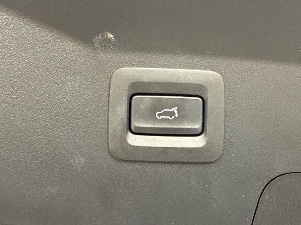 Used 2023 MAZDA CX-9 Touring image 17