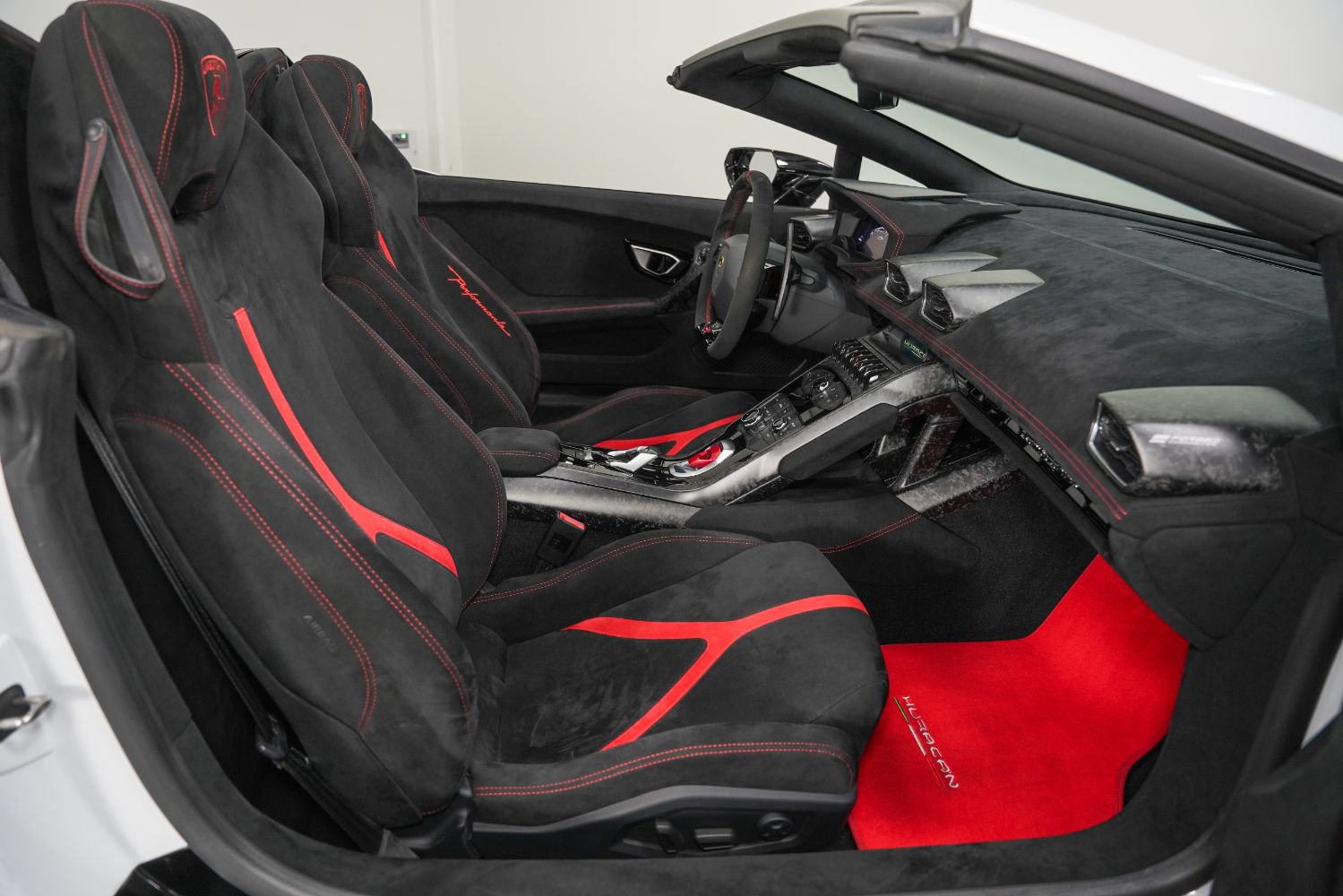 Used 2018 Lamborghini Huracan Performante AWD/4WD image 25