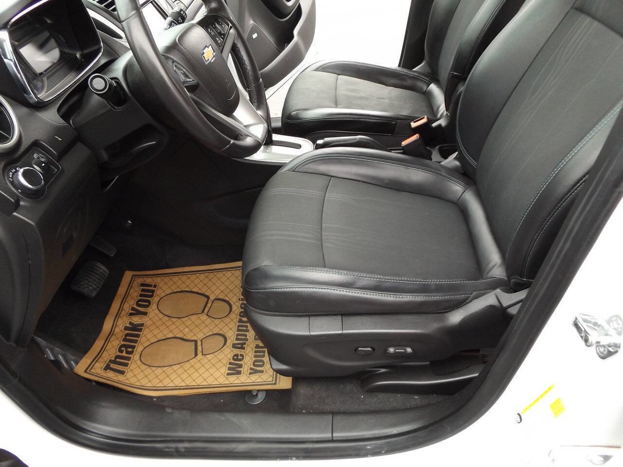 Used 2016 Chevrolet Trax LT w/ LT Sun and Sound Package image 12