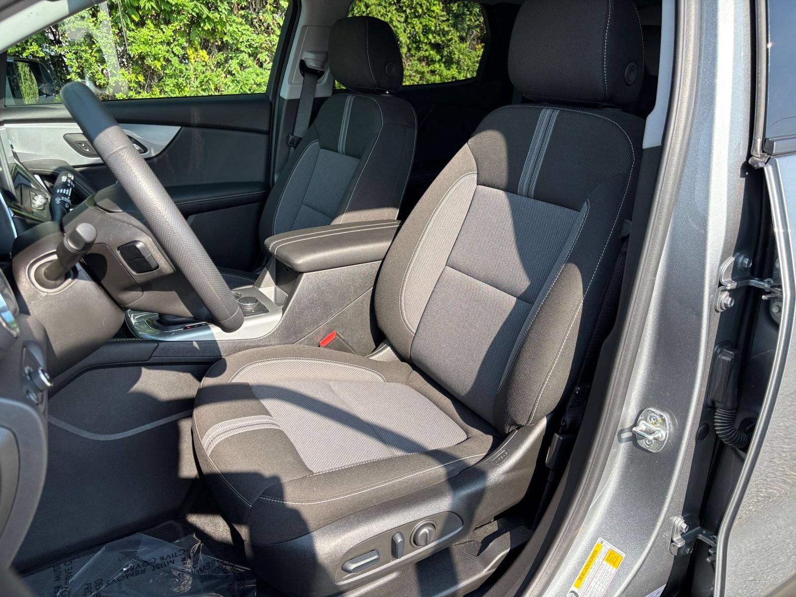 Used 2025 Chevrolet Blazer LT FWD image 32