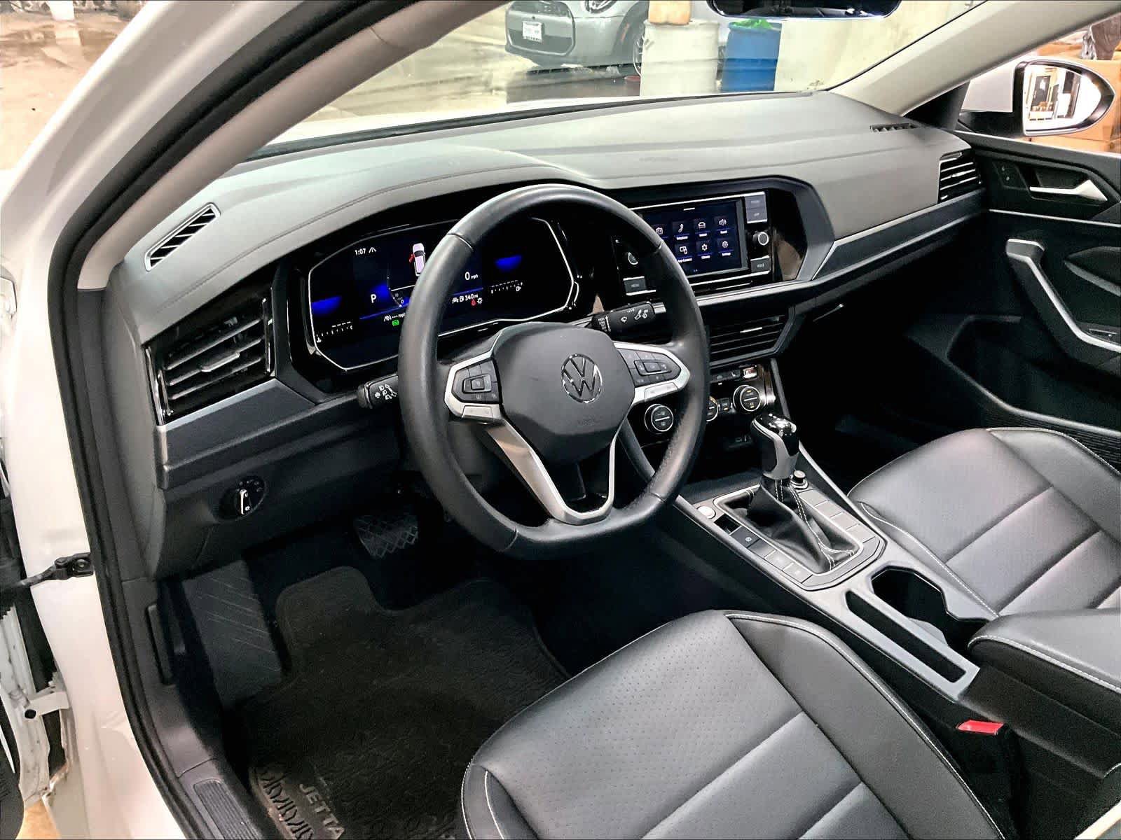 Used 2024 Volkswagen Jetta SE w/ Panoramic Sunroof Package FWD image 15