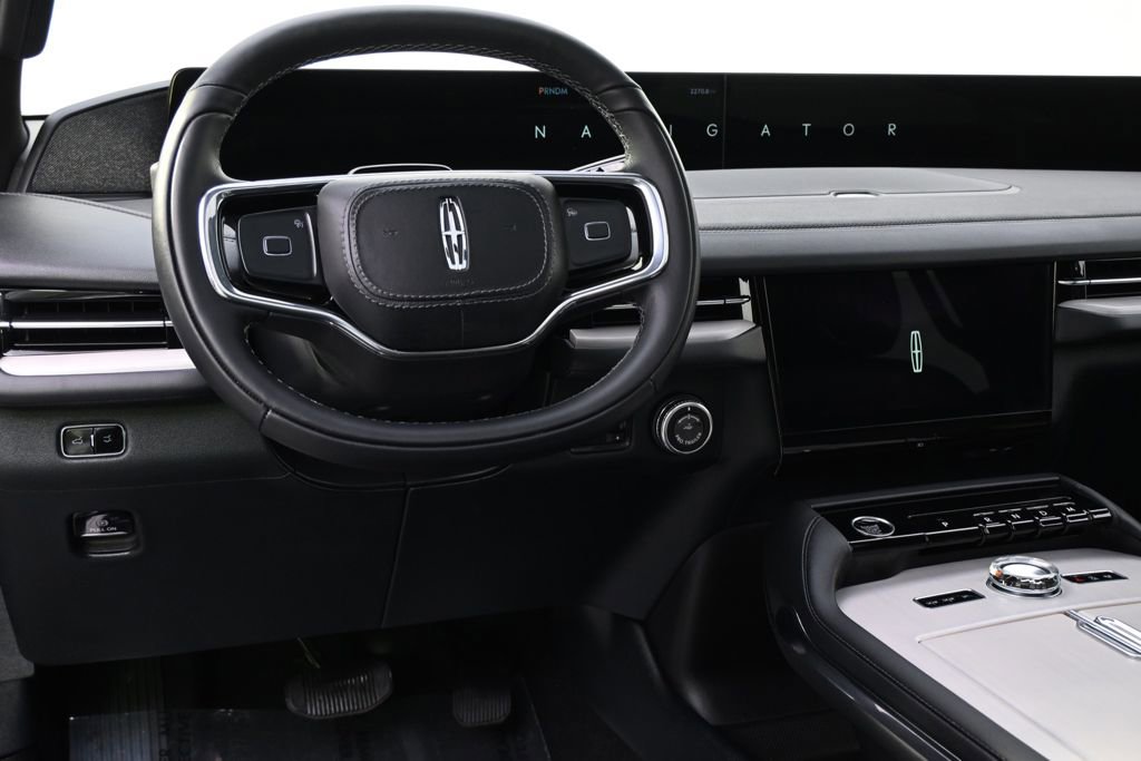 New 2025 Lincoln Navigator Reserve w/ Jet Appearance Package image 12