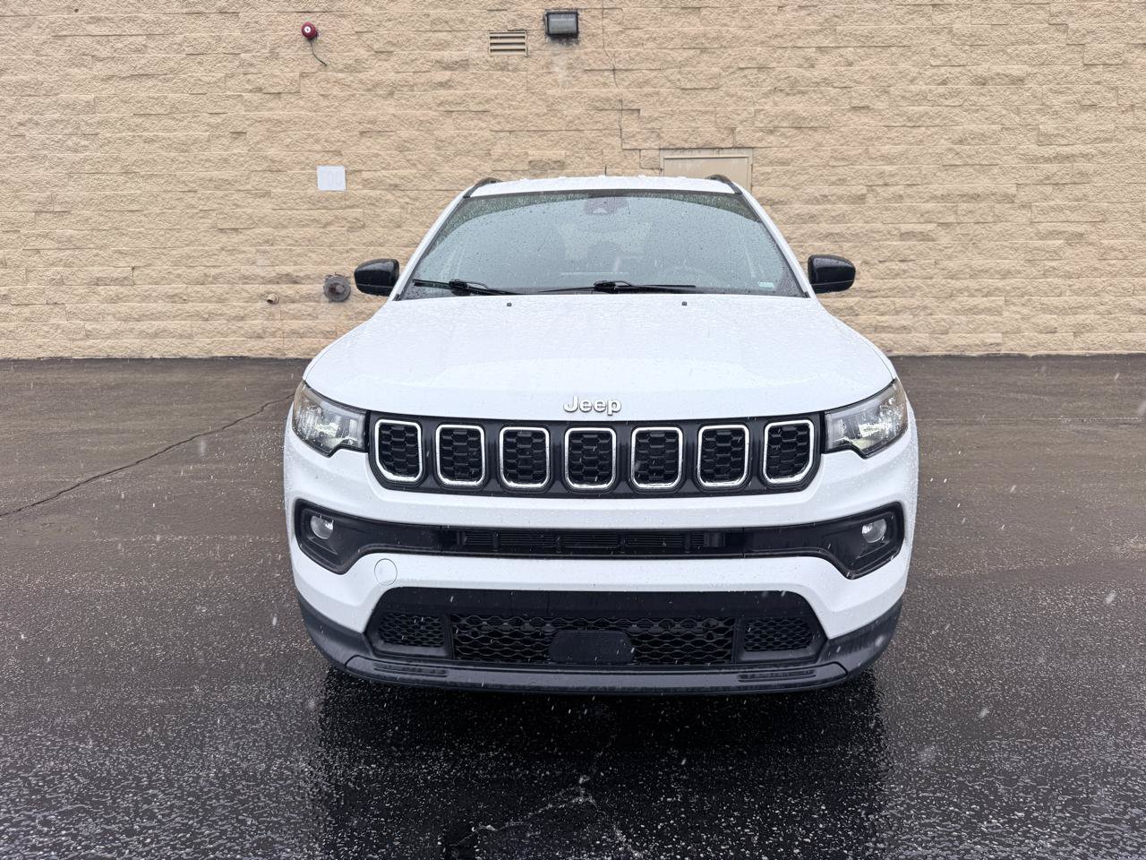 Used 2024 Jeep Compass Latitude AWD/4WD image 6