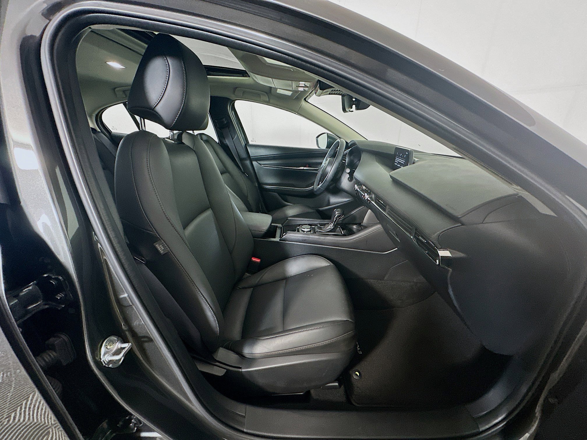 Used 2025 MAZDA MAZDA3 s image 32