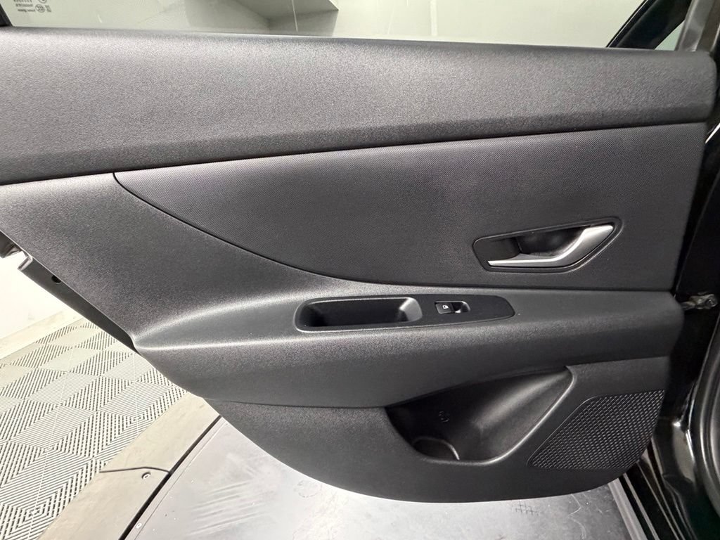 Used 2022 Hyundai Elantra Blue FWD image 37