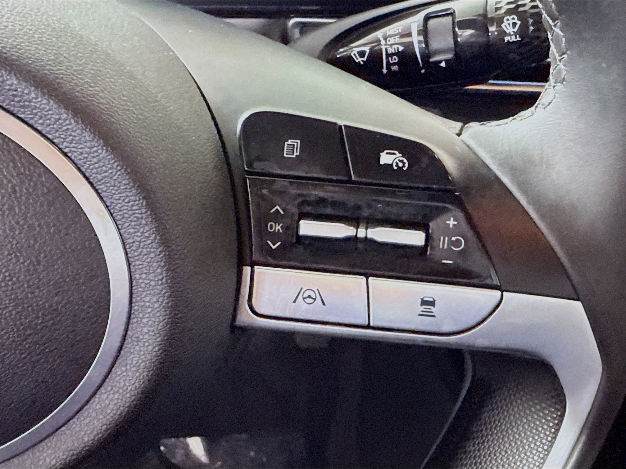 Used 2024 Hyundai Elantra SEL w/ Convenience Package image 15