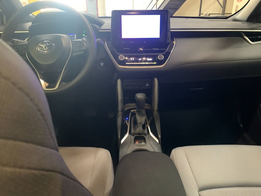 Used 2025 Toyota Corolla Cross AWD Hybrid w/ Moonroof Package image 16