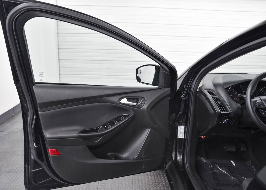 Used 2018 Ford Focus SE image 9