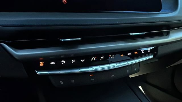 Used 2024 Cadillac XT4 Sport FWD image 29