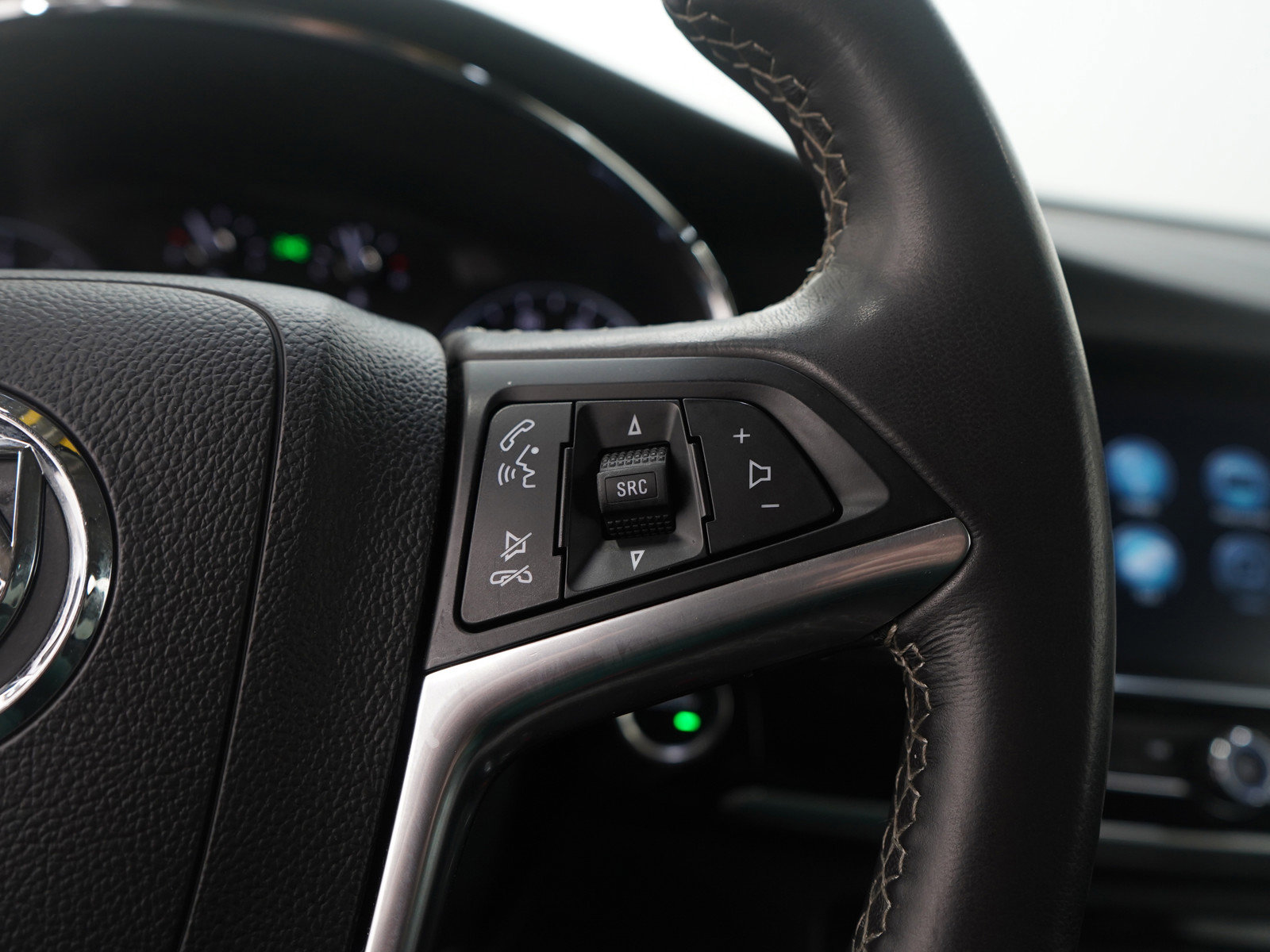 Used 2021 Buick Encore Preferred image 26