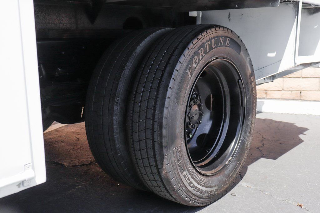 Used 2019 Isuzu NPR RWD image 33