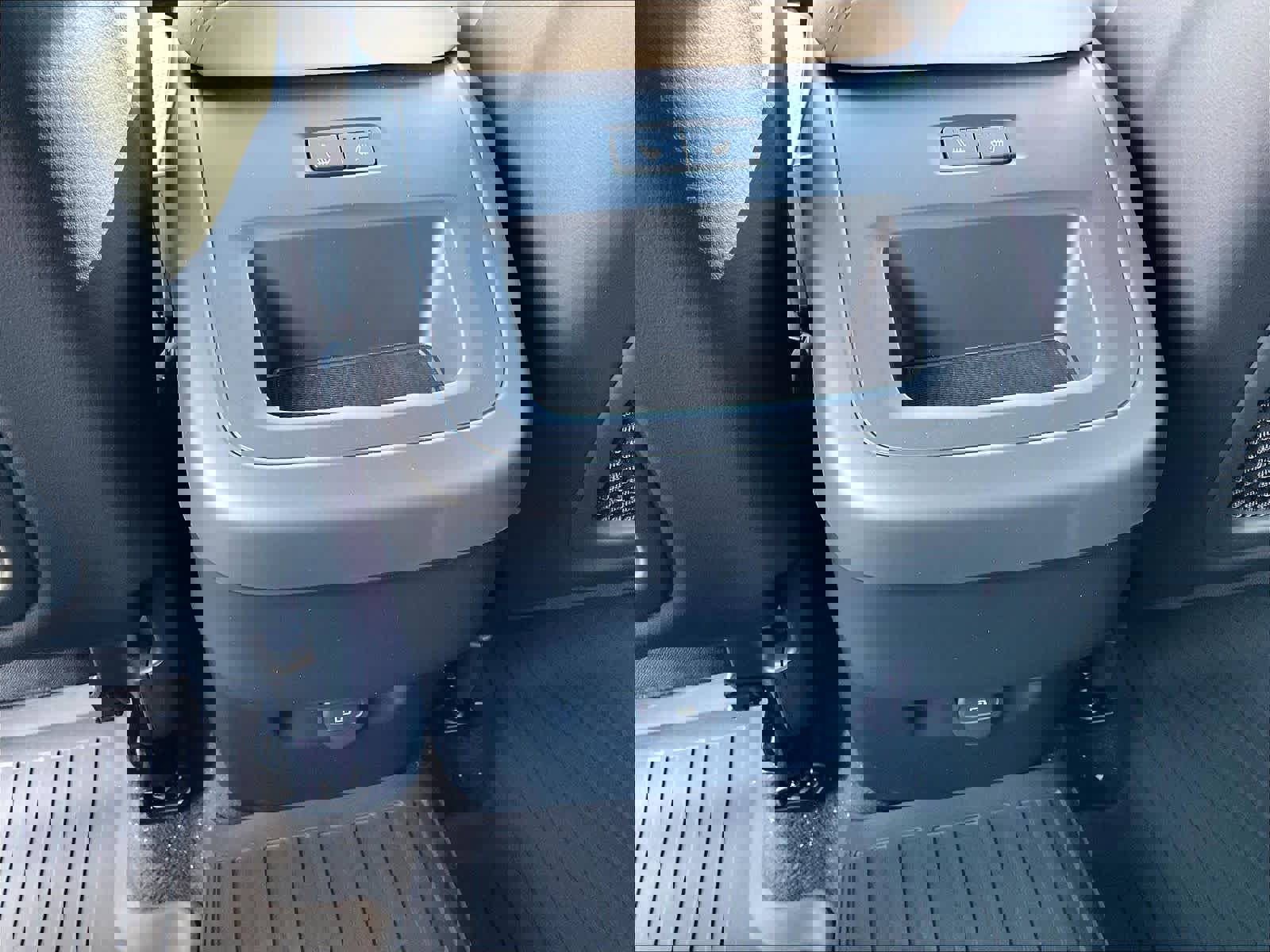 New 2026 Volvo XC60 B5 Plus w/ Protection Package Premier image 16