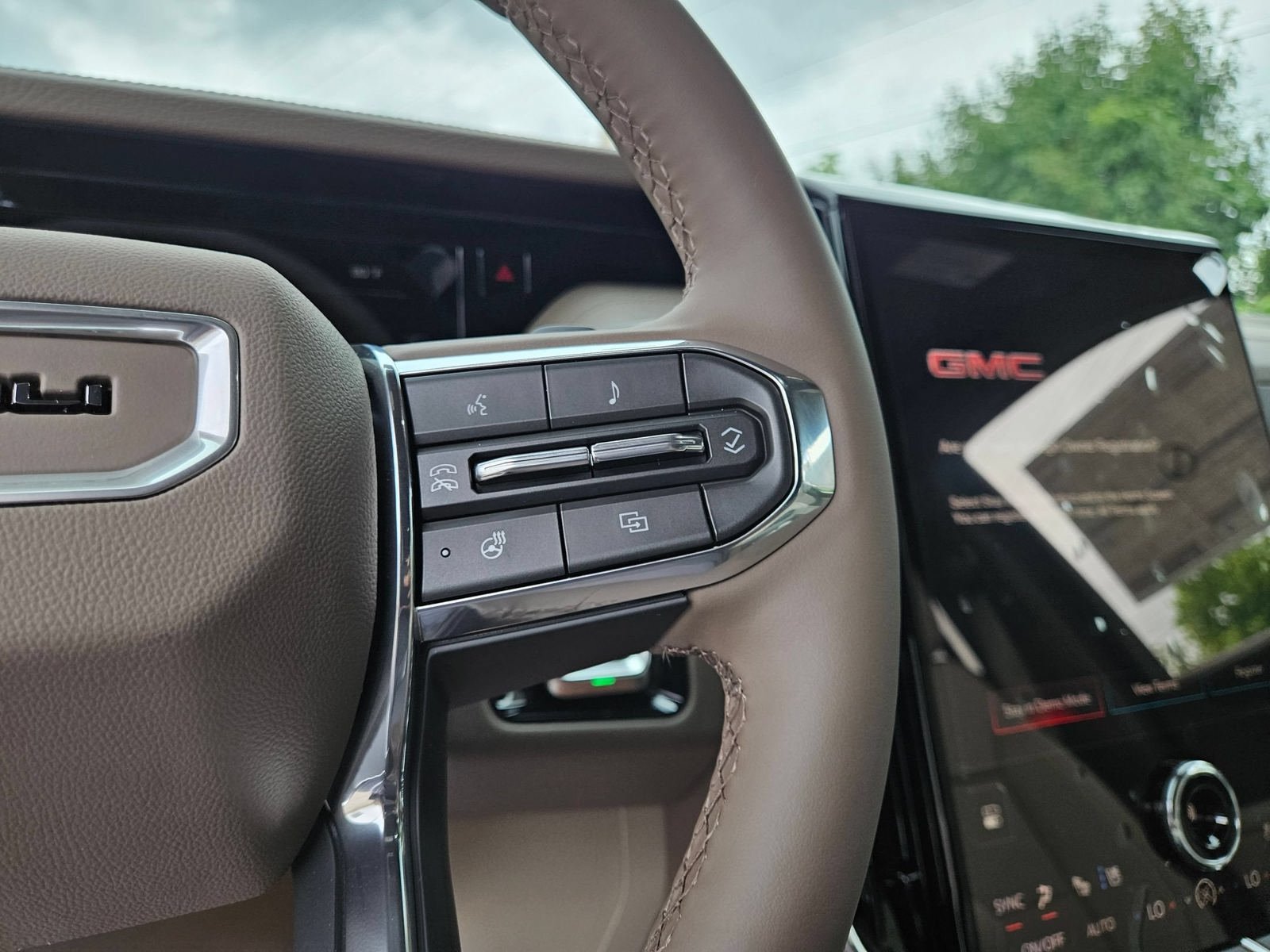 New 2026 GMC Yukon Denali AWD/4WD image 13