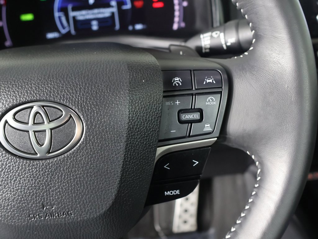 Used 2025 Toyota Camry SE image 37