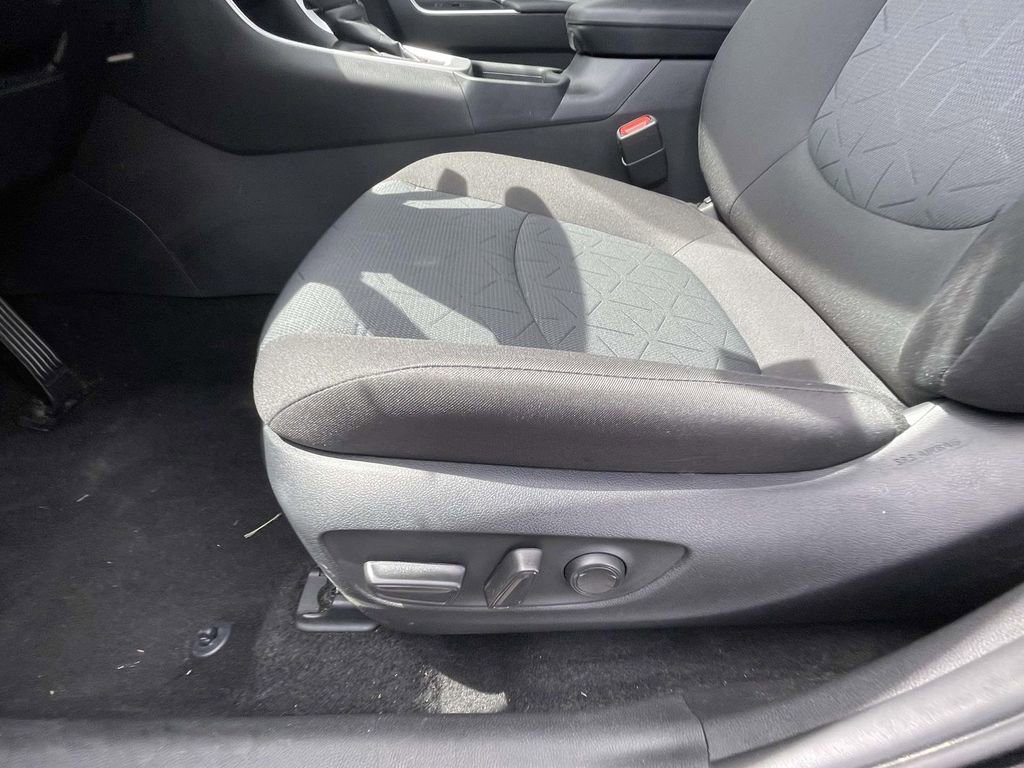 Used 2025 Toyota RAV4 XLE image 26