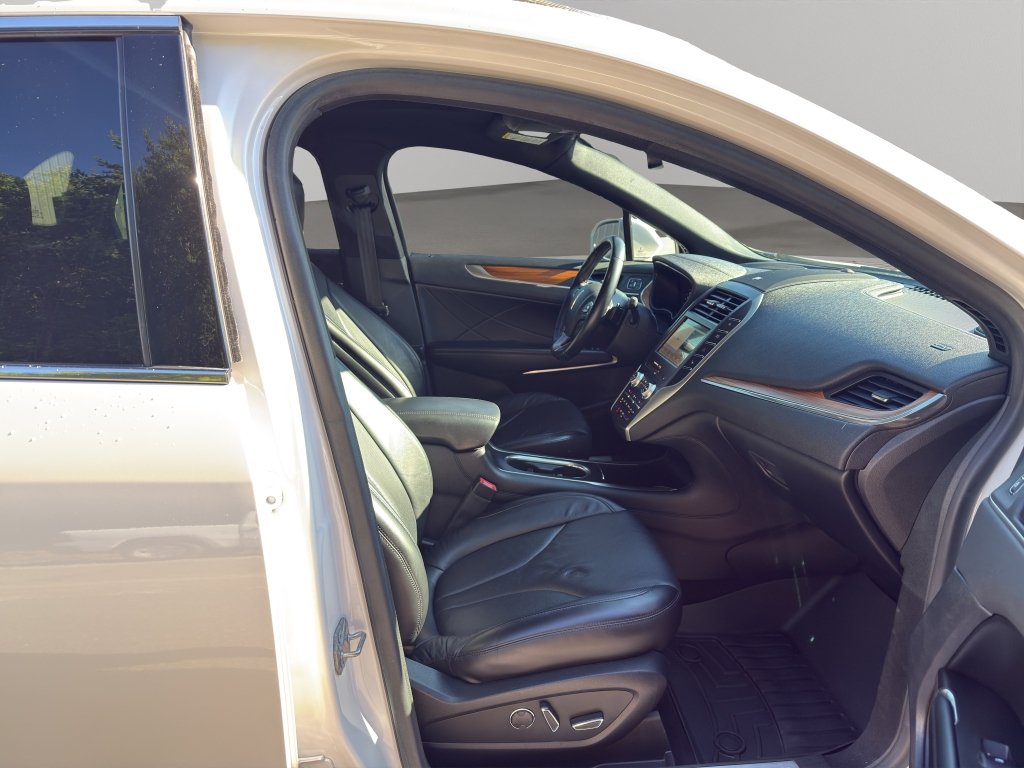 Used 2019 Lincoln MKC Reserve w/ MKC Technology Package FWD image 16