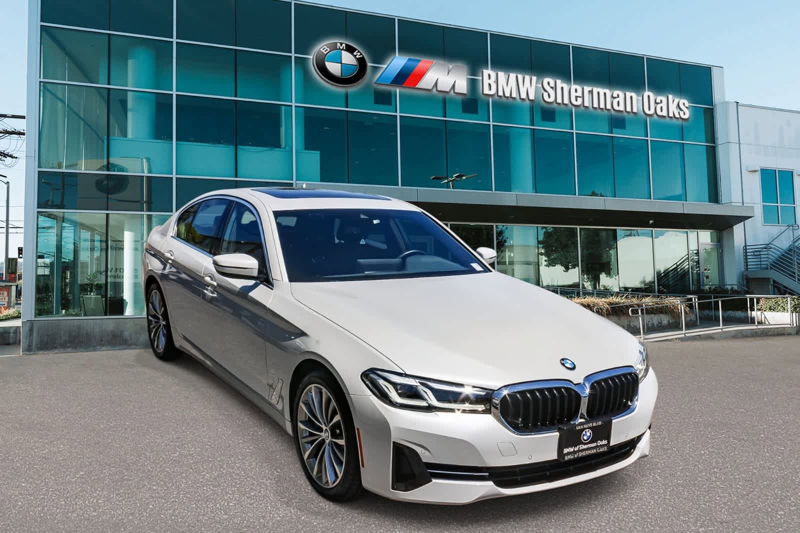 Certified 2023 BMW 530i w/ Convenience Package RWD image 3