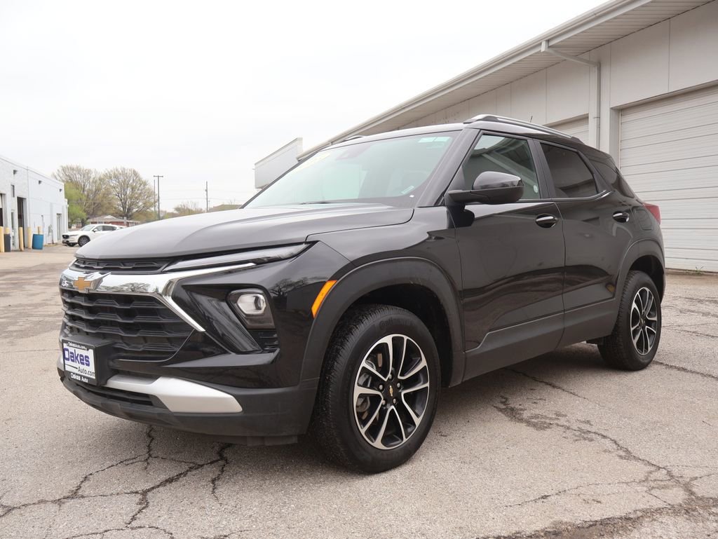 Used 2025 Chevrolet TrailBlazer LT AWD/4WD image 4