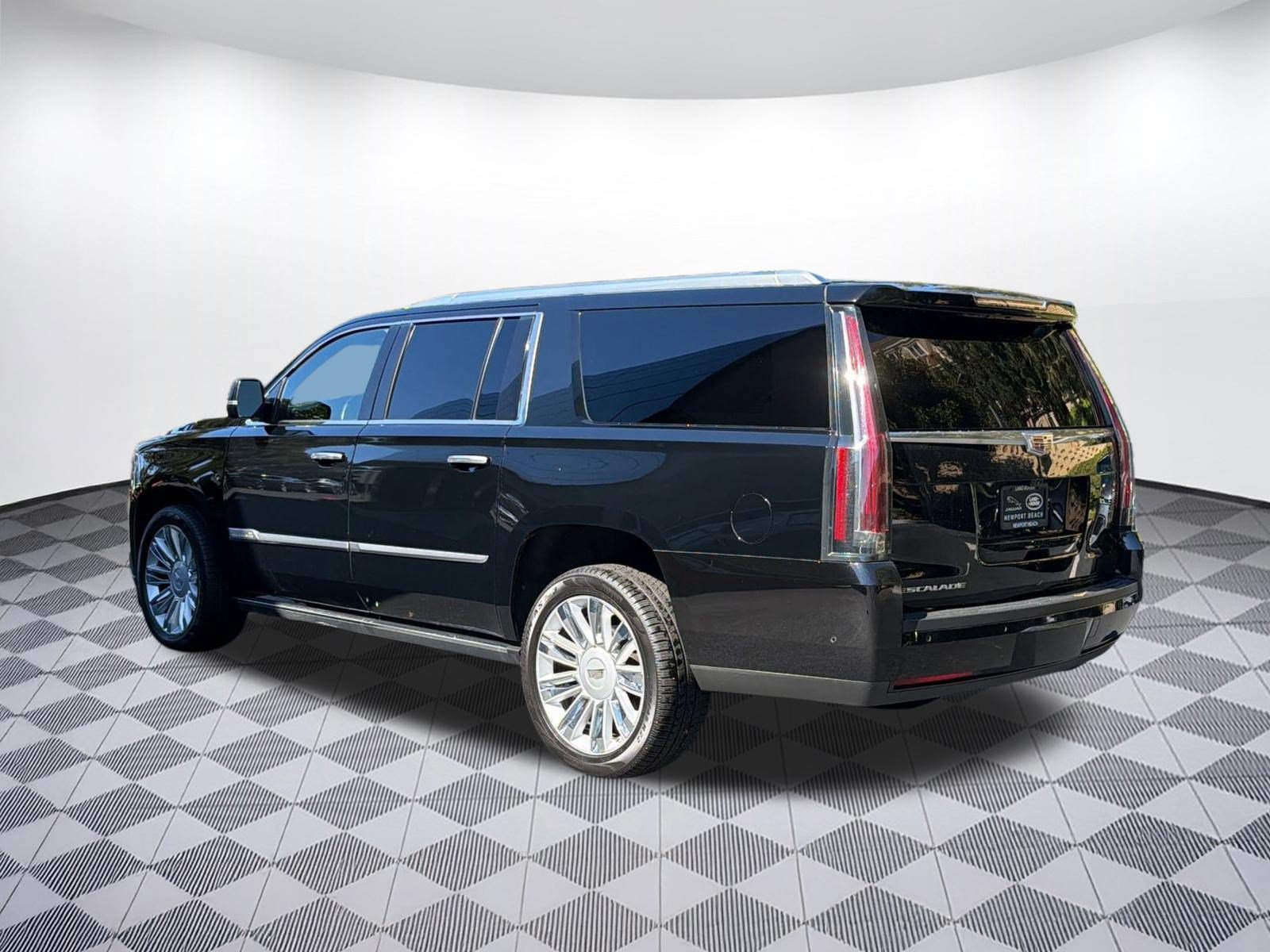 Used 2019 Cadillac Escalade ESV Platinum AWD/4WD image 3