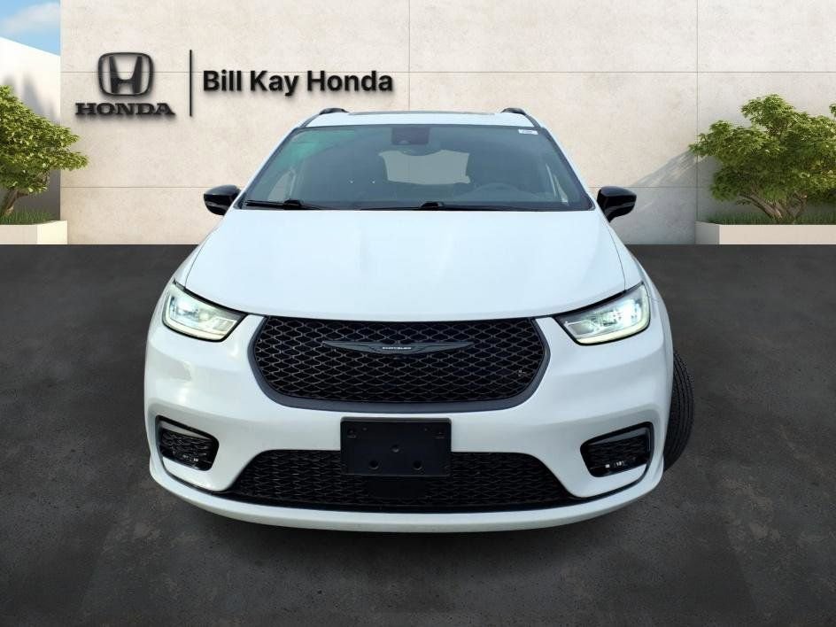 Used 2023 Chrysler Pacifica Limited w/ S Appearance Package image 9