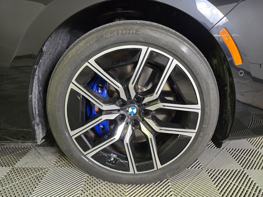 Used 2024 BMW 760i xDrive w/ Executive Package image 2
