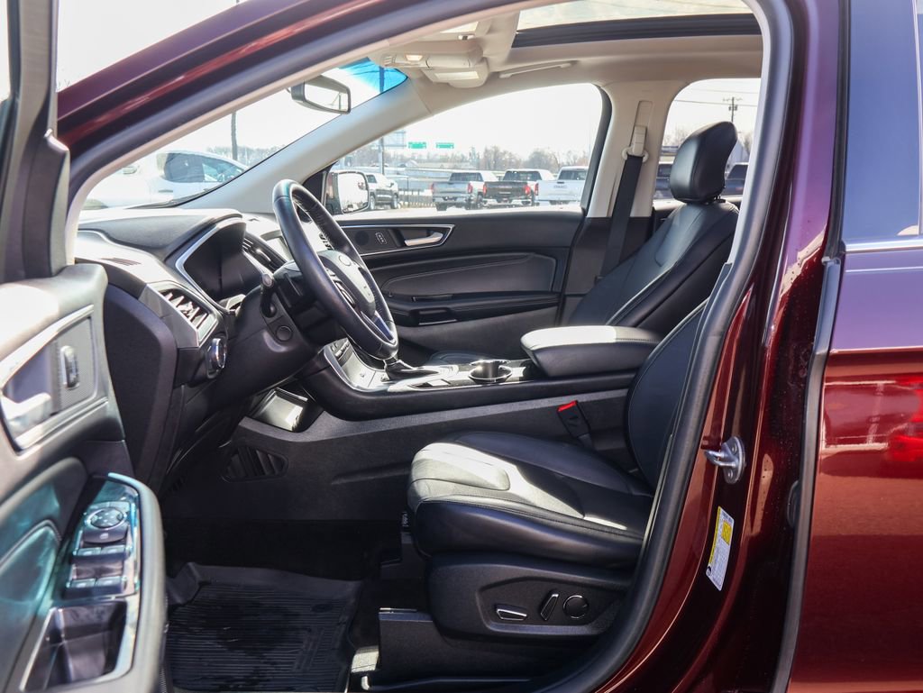 Used 2018 Ford Edge Titanium w/ Equipment Group 301A image 8