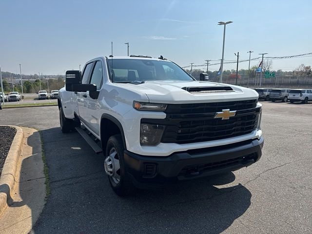 Used 2024 Chevrolet Silverado 3500 W/T image 3