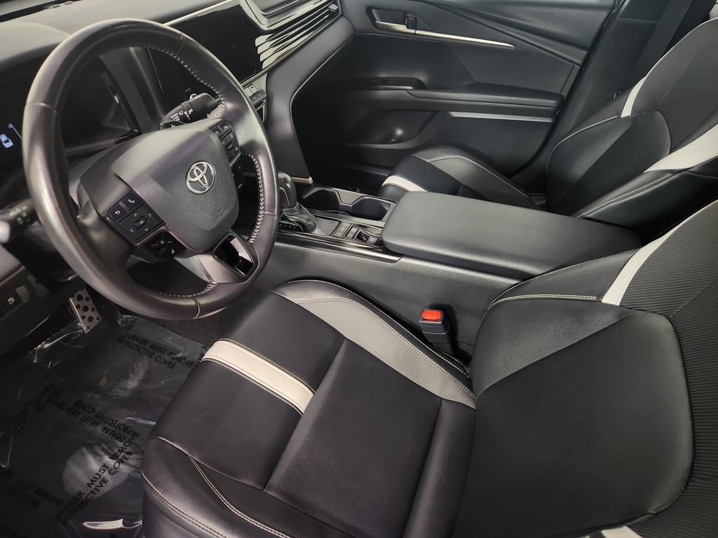 Used 2025 Toyota Camry SE FWD image 11