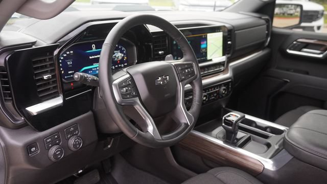 Used 2026 Chevrolet Silverado 1500 LT Trail Boss w/ LPO, Dark Essentials Package AWD/4WD image 17