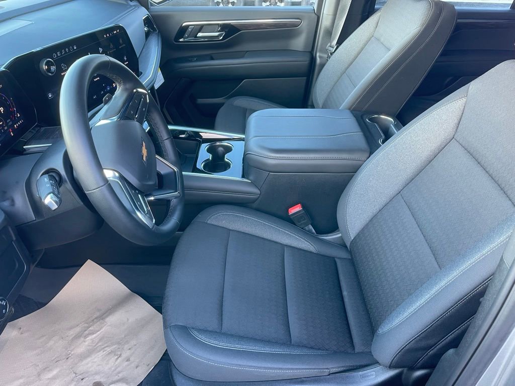 Used 2025 Chevrolet Suburban LS image 11