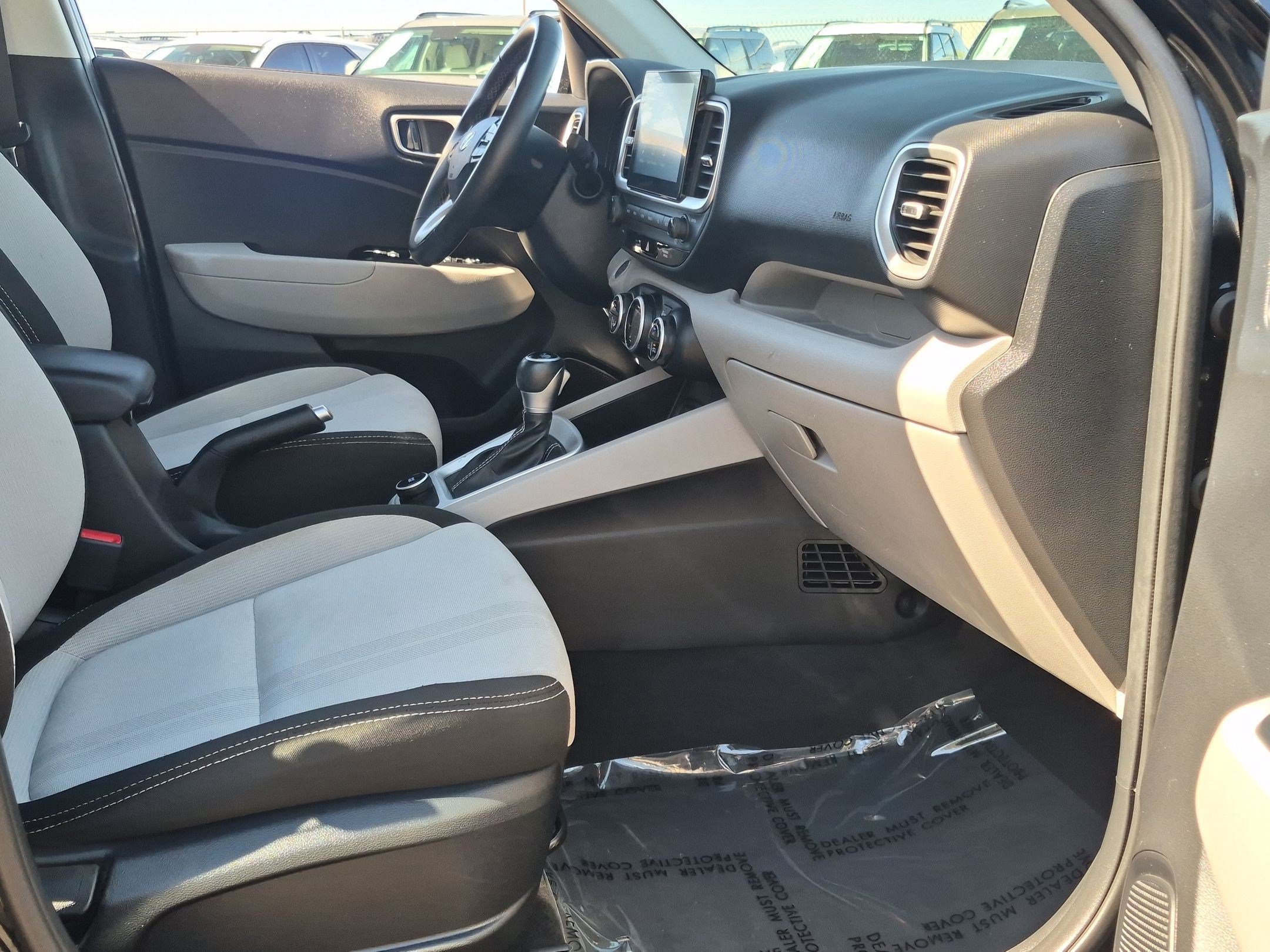 Used 2025 Hyundai Venue SEL FWD image 25
