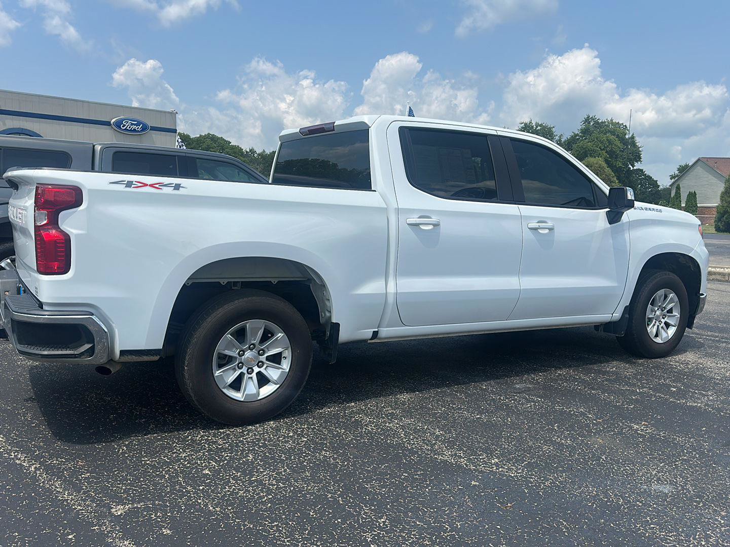 Used 2025 Chevrolet Silverado 1500 LT AWD/4WD image 4