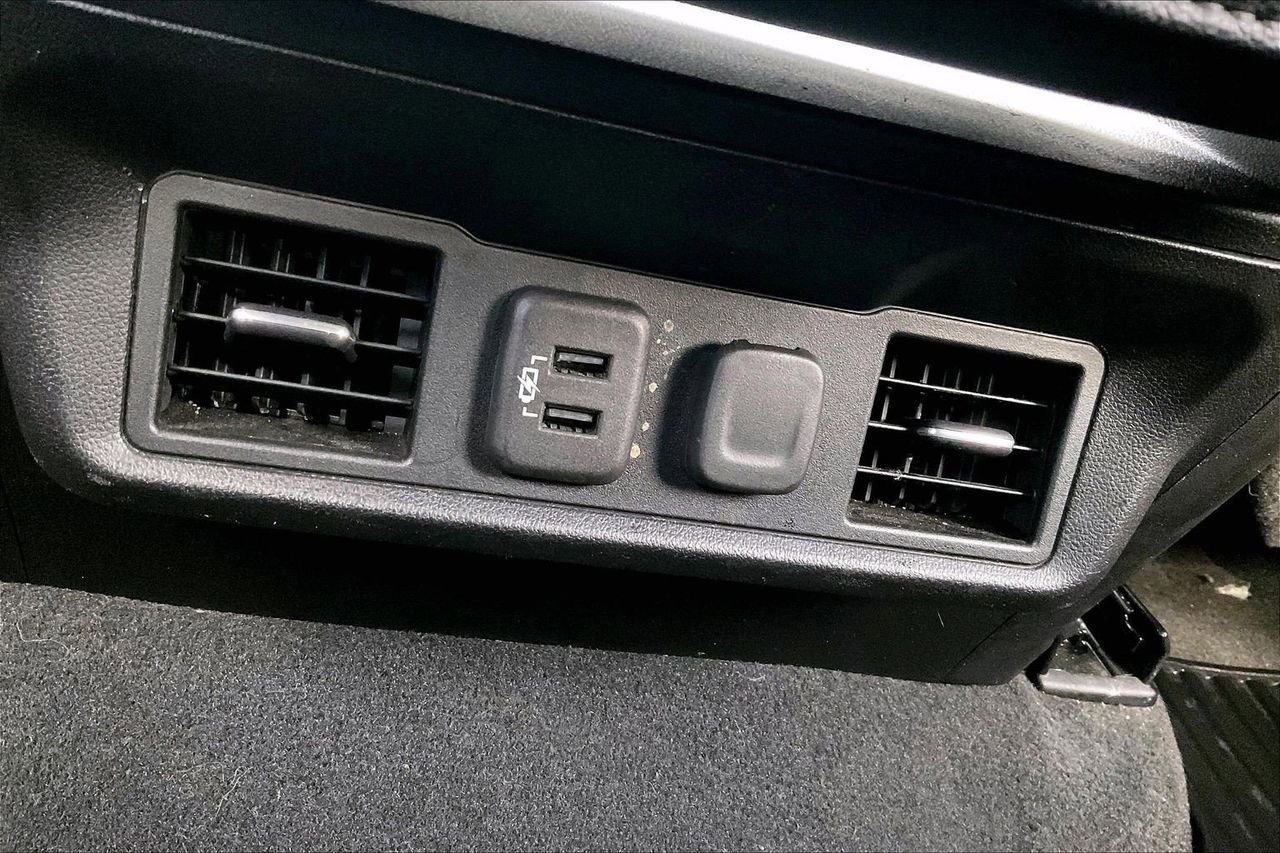 Used 2021 Chevrolet Silverado 1500 LT image 16