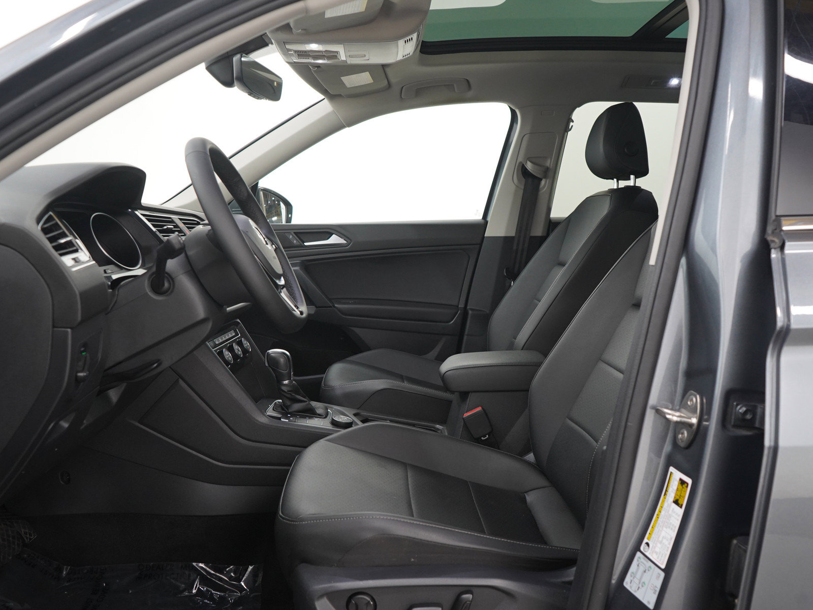 Used 2019 Volkswagen Tiguan SE w/ Panoramic Sunroof Package AWD/4WD image 22