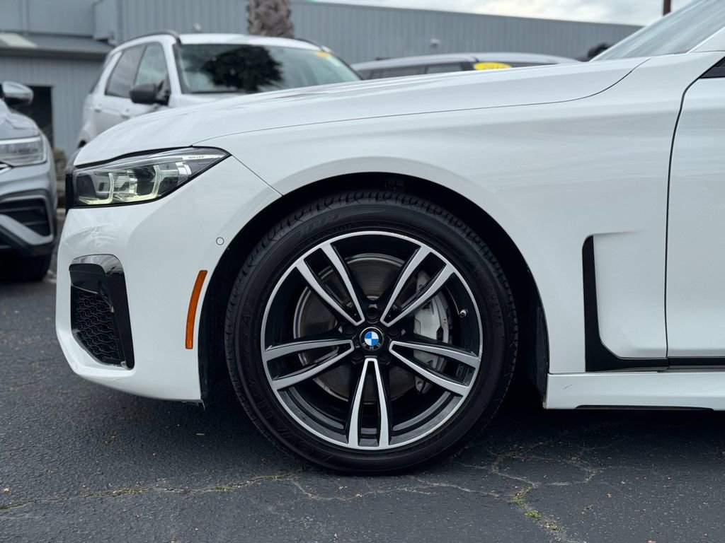 Used 2021 BMW 740i w/ M Sport Package RWD image 6