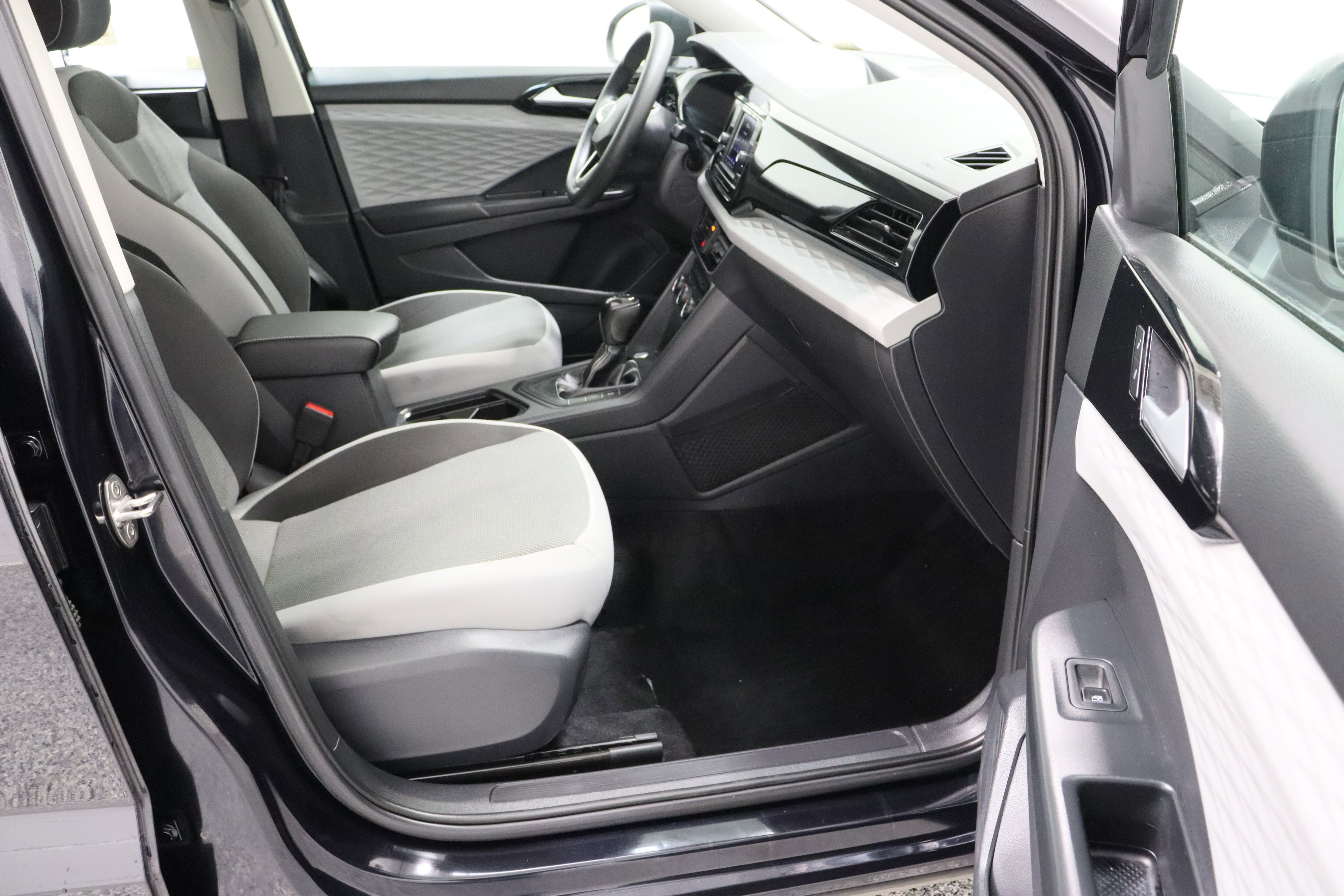 Used 2022 Volkswagen Taos S image 34