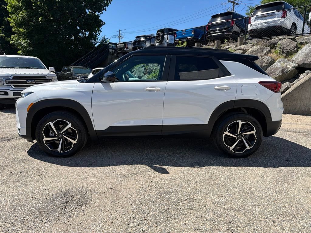 Used 2023 Chevrolet TrailBlazer RS w/ Technology Package AWD/4WD image 3