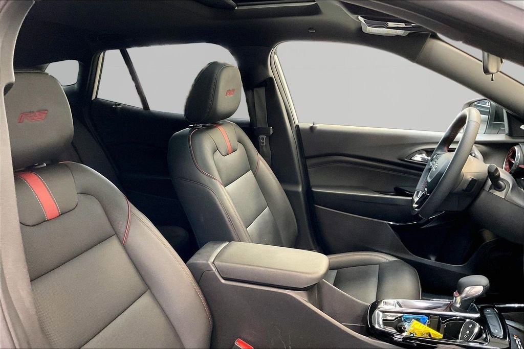 Used 2026 Chevrolet Trax RS w/ Sunroof Package FWD image 31