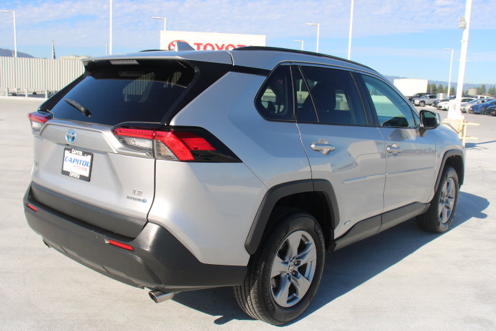 Used 2023 Toyota RAV4 LE AWD/4WD image 3