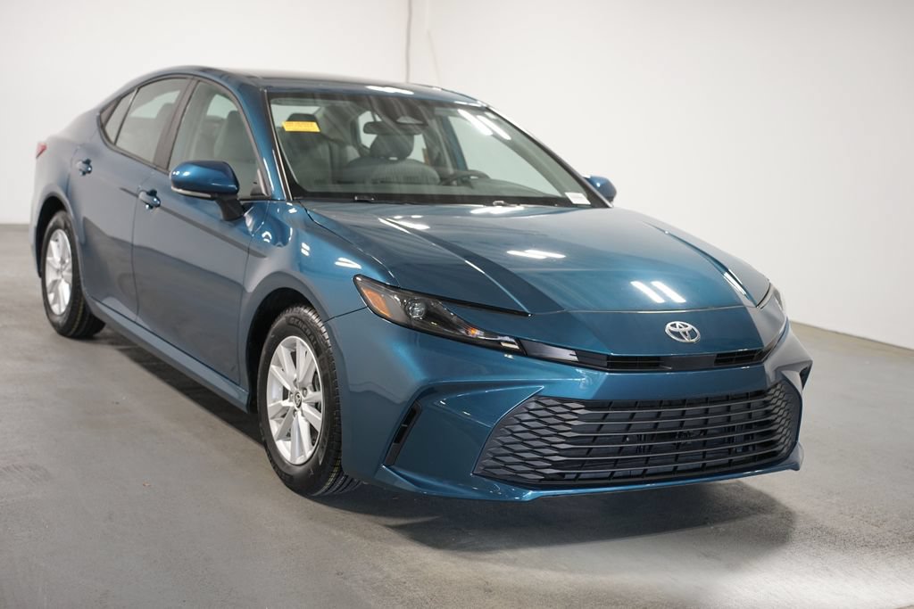 Certified 2025 Toyota Camry LE FWD image 3