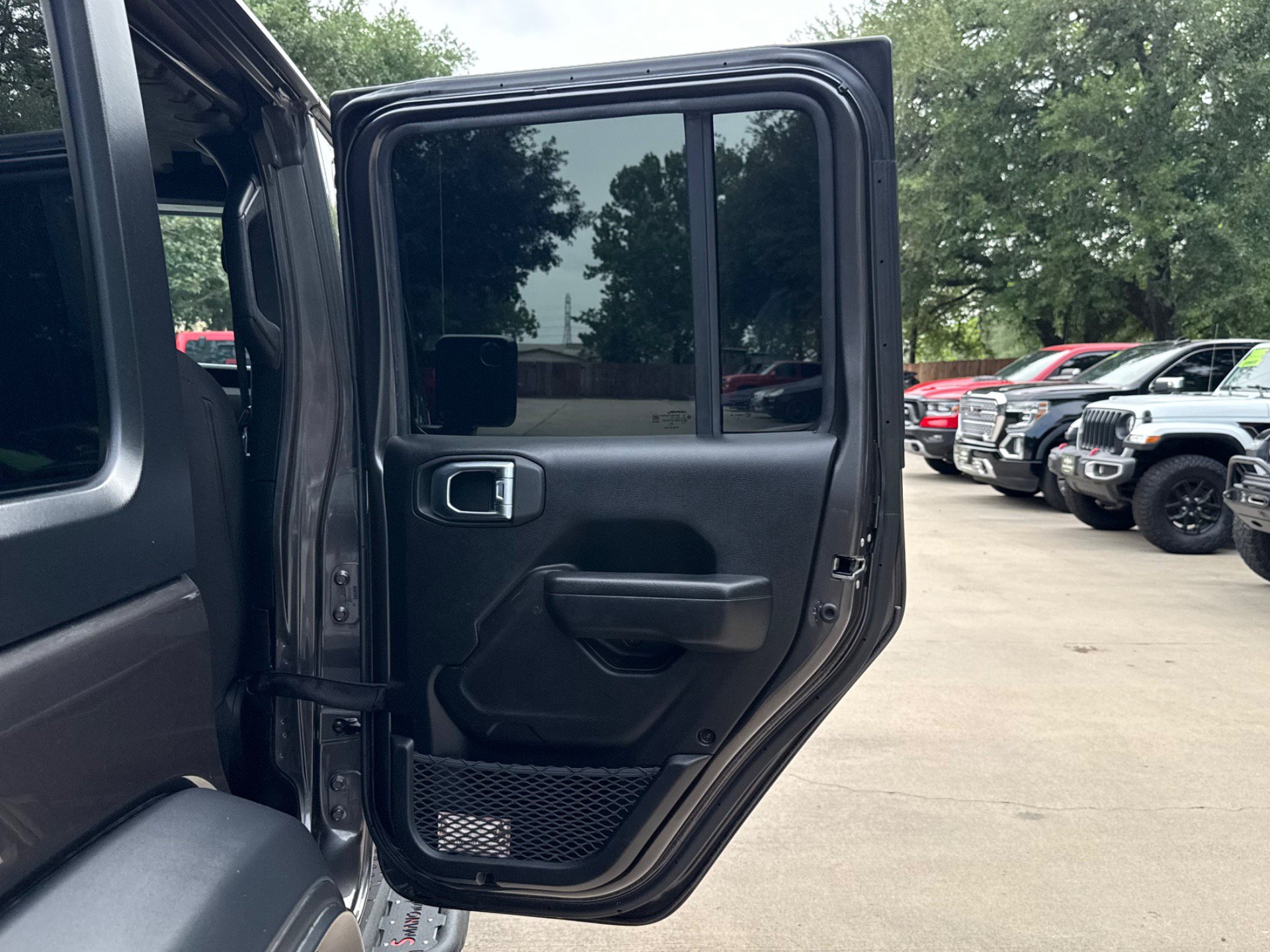 Used 2023 Jeep Wrangler Unlimited AWD/4WD image 44