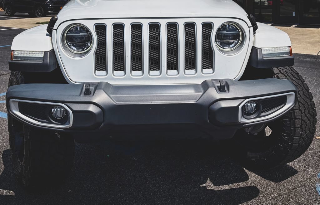 Used 2018 Jeep Wrangler Unlimited Sahara w/ Dual Top Group AWD/4WD image 14