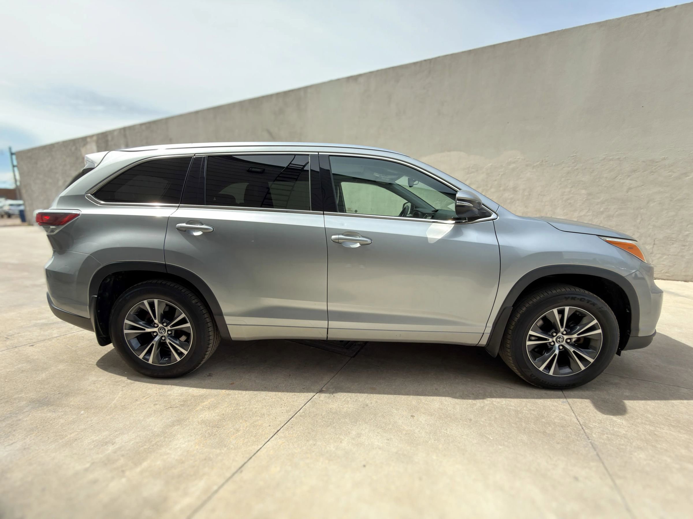 Used 2016 Toyota Highlander XLE image 9
