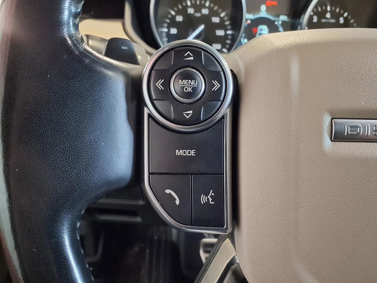 Used 2018 Land Rover Discovery SE image 30