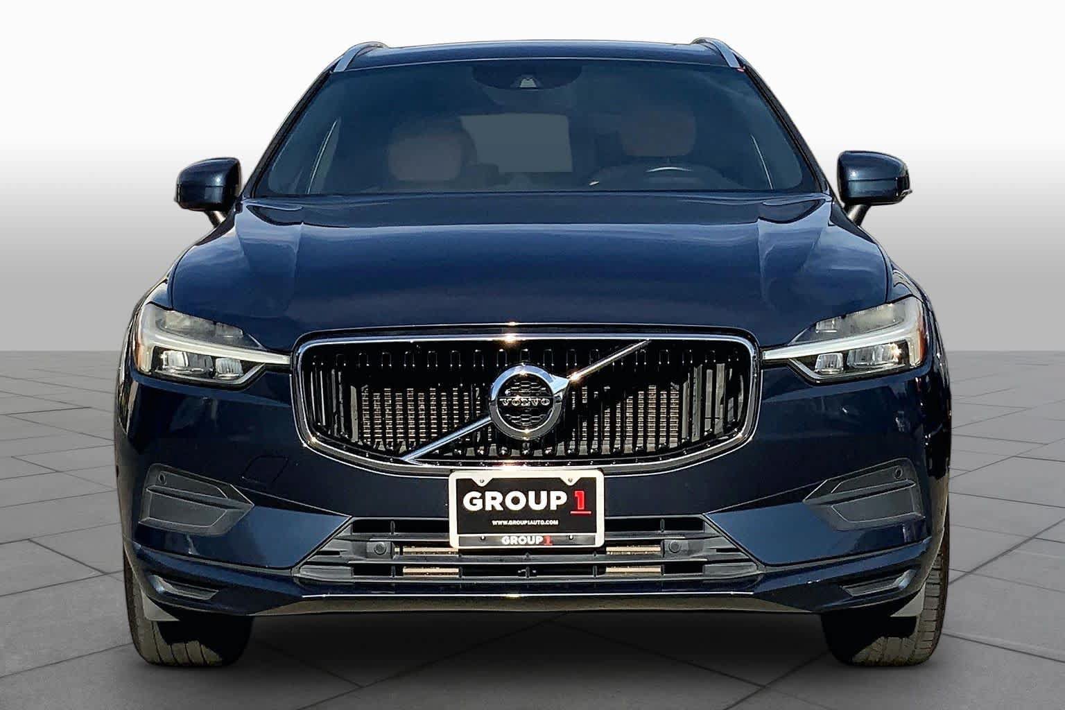 Used 2018 Volvo XC60 T5 Momentum w/ Vision Package AWD/4WD image 4