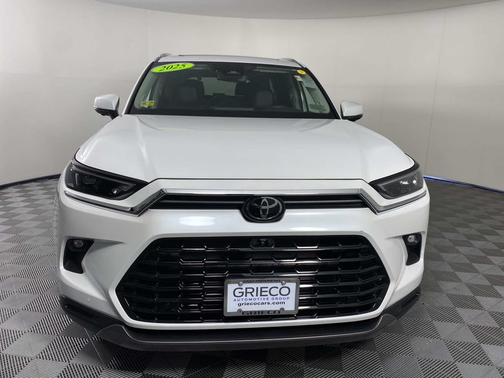 Used 2025 Toyota Grand Highlander AWD image 3