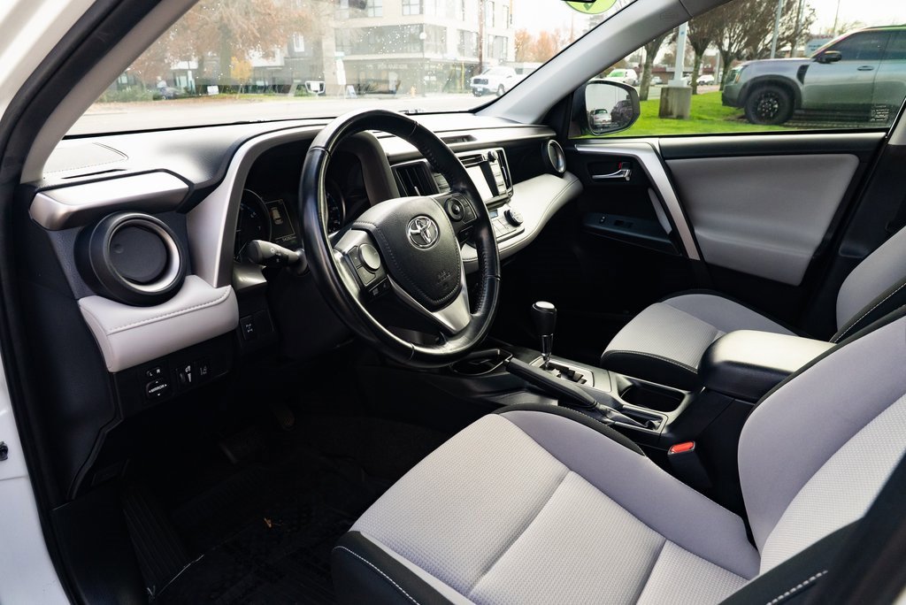 Used 2018 Toyota RAV4 XLE image 18